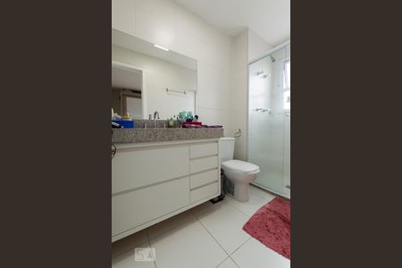 Apartamento para alugar com 240m², 4 quartos e 3 vagas Apartamento para alugar com 240m², 4 quartos e 3 vagasBanheiro da suíte