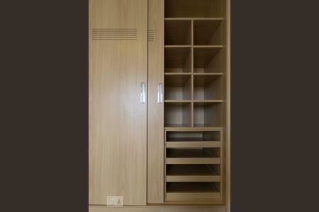 Apartamento para alugar com 50m², 1 quarto e 1 vaga2o. Andar - Suíte (Armários)