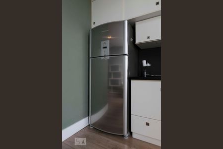 Apartamento para alugar com 50m², 1 quarto e 1 vaga1o. Andar - Cozinha (Geladeira)