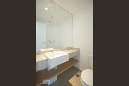 Lavabo de apartamento à venda com 1 quarto, 55m² em Santo Amaro, São Paulo