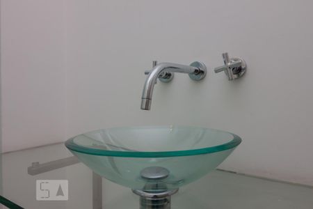 banheiro de apartamento para alugar com 1 quarto, 70m² em Vila Suzana, São Paulo