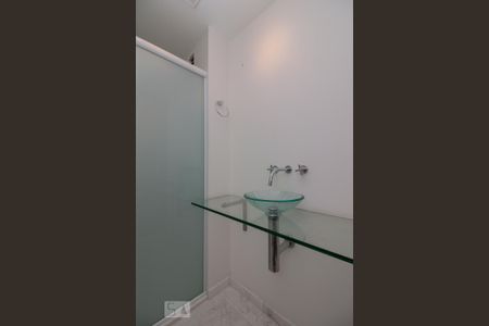 banheiro de apartamento para alugar com 1 quarto, 70m² em Vila Suzana, São Paulo