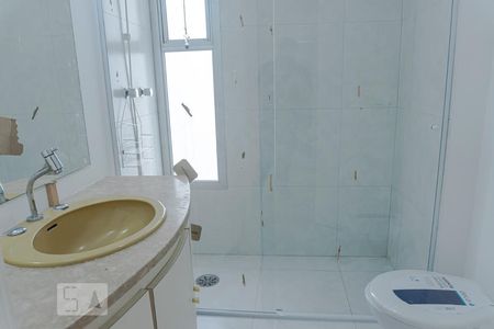 Apartamento à venda com 130m², 3 quartos e 1 vaga Apartamento à venda com 130m², 3 quartos e 1 vagaBanheiro 2