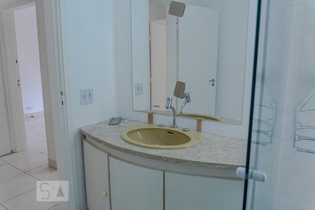 Apartamento à venda com 130m², 3 quartos e 1 vaga Apartamento à venda com 130m², 3 quartos e 1 vagaBanheiro 2
