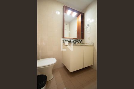 Apartamento para alugar com 65m², 2 quartos e 1 vaga Apartamento para alugar com 65m², 2 quartos e 1 vagaBanheiro social