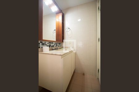 Apartamento para alugar com 65m², 2 quartos e 1 vaga Apartamento para alugar com 65m², 2 quartos e 1 vagaBanheiro social