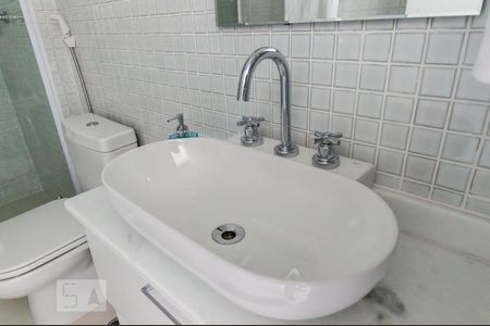 Banheiro de apartamento à venda com 1 quarto, 50m² em Empresarial 18 do Forte, Barueri