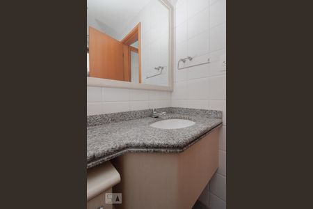 Banheiro de apartamento à venda com 2 quartos, 58m² em Vila Andrade, São Paulo