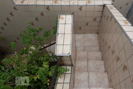 Casa à venda com 230m², 4 quartos e 2 vagasQuintal dos fundos (Escadas)