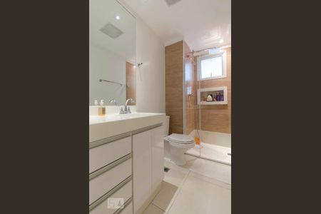 Banheiro de apartamento para alugar com 3 quartos, 130m² em Água Branca, São Paulo