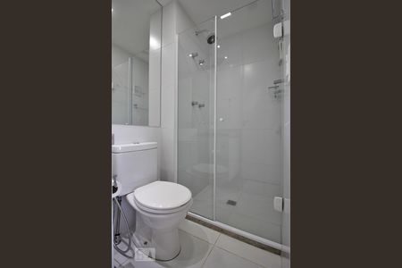 Banheiro de kitnet/studio para alugar com 1 quarto, 40m² em Vila Andrade, São Paulo