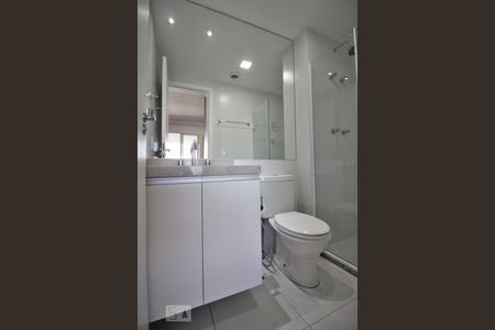 Banheiro de kitnet/studio para alugar com 1 quarto, 40m² em Vila Andrade, São Paulo