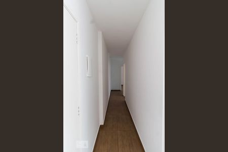Corredor de acesso aos quartos de apartamento para alugar com 2 quartos, 60m² em Vila Milton, Guarulhos