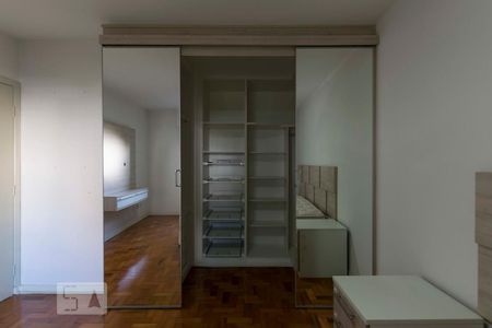 Apartamento à venda com 104m², 2 quartos e sem vagaQuarto 2 (Armários)