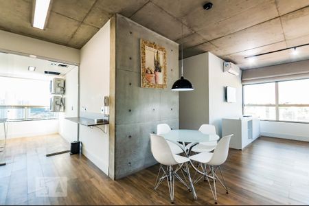 Entrada de apartamento à venda com 2 quartos, 70m² em Cambuí, Campinas