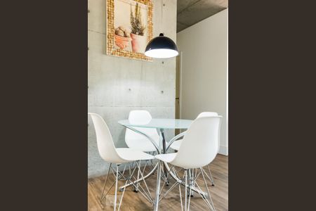 Sala de apartamento à venda com 2 quartos, 70m² em Cambuí, Campinas