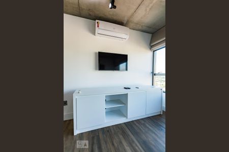 Sala de apartamento à venda com 2 quartos, 70m² em Cambuí, Campinas