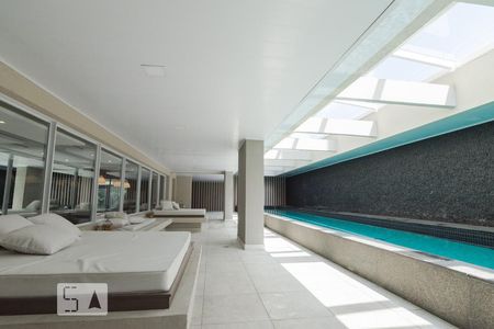 Apartamento à venda com 69m², 2 quartos e 1 vaga Apartamento à venda com 69m², 2 quartos e 1 vagaPiscina