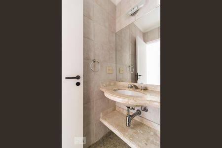 Apartamento à venda com 200m², 3 quartos e 2 vagasBanheiro Suite 2