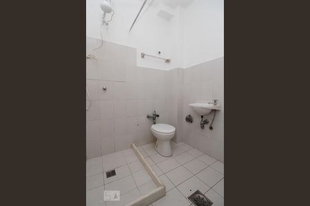 Banheiro. de kitnet/studio para alugar com 1 quarto, 34m² em Copacabana., Rio de Janeiro
