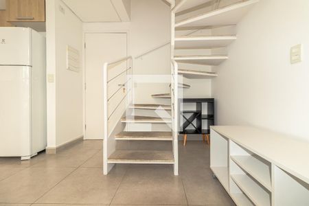 Escada de apartamento para alugar com 1 quarto, 46m² em Vila Nova Conceição, São Paulo