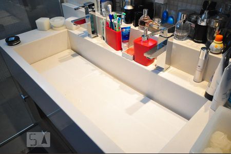 Apartamento à venda com 84m², 1 quarto e 2 vagasDetalhe do banheiro suíte 