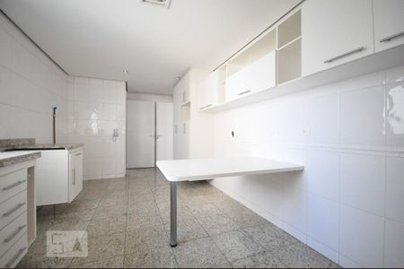 Apartamento para alugar com 210m², 4 quartos e 4 vagasCozinha