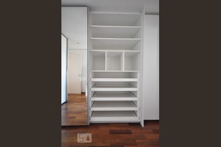 Apartamento para alugar com 210m², 4 quartos e 4 vagasArmário da suíte 2