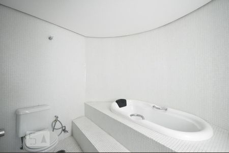Apartamento para alugar com 210m², 4 quartos e 4 vagasBanheiro suíte 4
