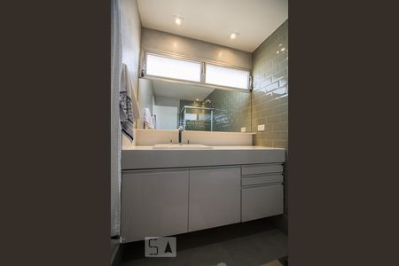 Apartamento à venda com 135m², 3 quartos e 1 vagaBanheiro suíte detalhe