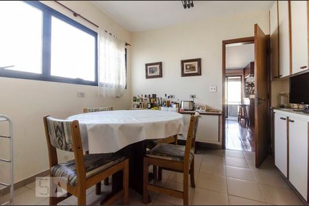 Apartamento para alugar com 262m², 4 quartos e 4 vagasCopa