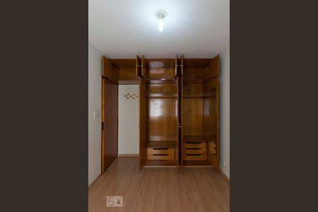 Apartamento à venda com 70m², 2 quartos e 1 vagaQuarto 2 - Suíte (Armários)