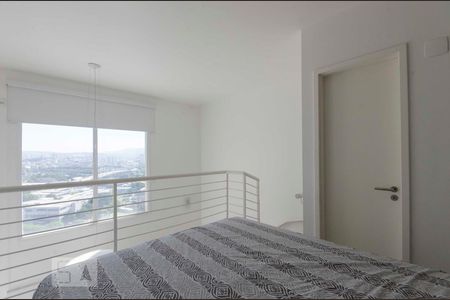 Suíte piso superior de apartamento à venda com 1 quarto, 58m² em Parque Industrial Tomas Edson, São Paulo