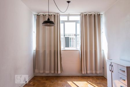 Sala e Quarto de kitnet/studio à venda com 1 quarto, 32m² em Pinheiros, São Paulo