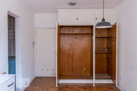 Sala e Quarto de kitnet/studio à venda com 1 quarto, 32m² em Pinheiros, São Paulo