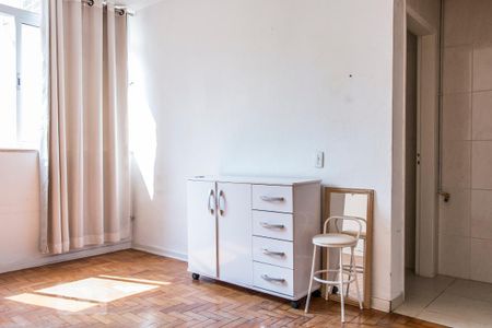 Sala e Quarto de kitnet/studio à venda com 1 quarto, 32m² em Pinheiros, São Paulo