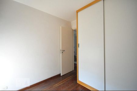 Quarto de apartamento à venda com 2 quartos, 70m² em Vila Suzana, São Paulo