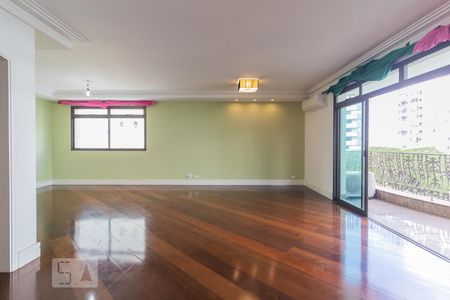 Apartamento para alugar com 270m², 4 quartos e 3 vagasSala