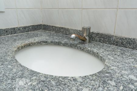 Detalhe do banheiro de apartamento para alugar com 1 quarto, 52m² em Aclimação, São Paulo