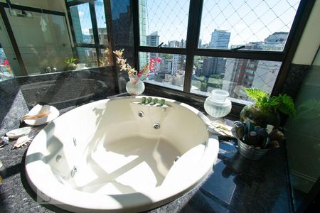 Banheiro Suite 1 de apartamento para alugar com 4 quartos, 220m² em Luxemburgo, Belo Horizonte