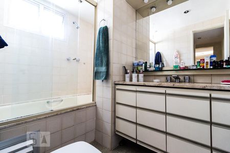 Apartamento à venda com 133m², 3 quartos e 3 vagasBanheiro Suíte