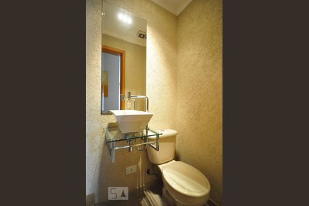 Lavabo de apartamento para alugar com 3 quartos, 120m² em Vila Suzana, São Paulo