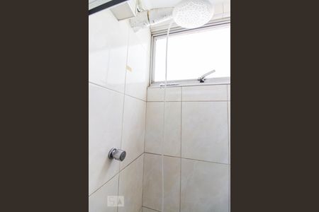 Apartamento para alugar com 130m², 3 quartos e sem vagaChuveiro banheiro de serviço 