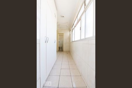 Apartamento para alugar com 130m², 3 quartos e sem vagaCorredor area de serviço 