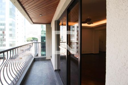Varanda de apartamento à venda com 3 quartos, 185m² em Vila Nova Conceição, São Paulo