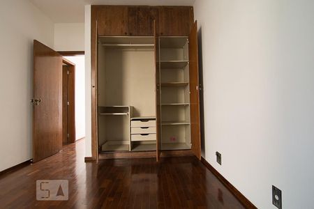 Apartamento à venda com 140m², 4 quartos e 2 vagasArmário