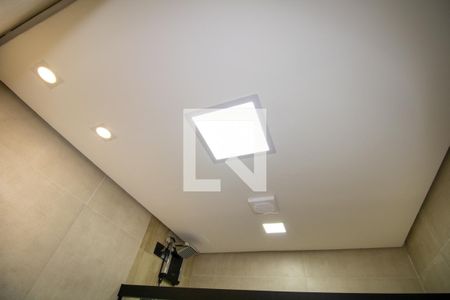 Apartamento à venda com 54m², 1 quarto e 1 vaga Apartamento à venda com 54m², 1 quarto e 1 vagaBanheiro - detalhe teto