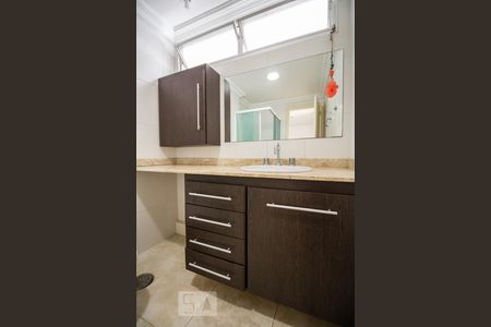 Apartamento para alugar com 129m², 3 quartos e 1 vagaBanheiro social detalhe