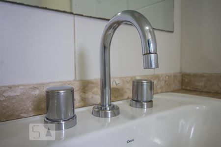 Apartamento para alugar com 129m², 3 quartos e 1 vagaBanheiro suíte detalhe