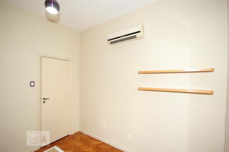 Quarto 1 de apartamento para alugar com 2 quartos, 68m² em Copacabana, Rio de Janeiro